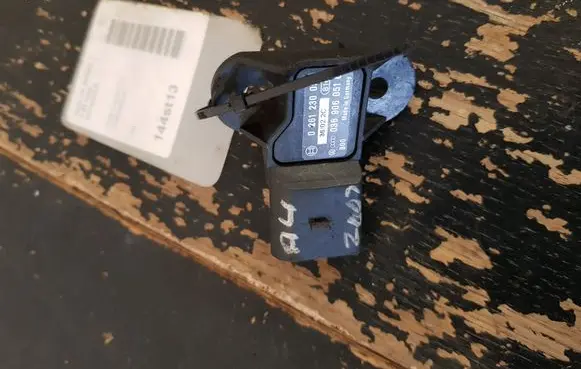 Audi A4 S4 B5 8D Air pressure sensor 0261230053