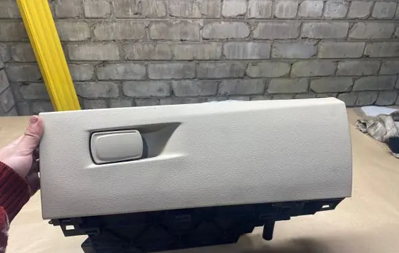 BMW 2 F46 Glove box 9318642 1467321 79297831
