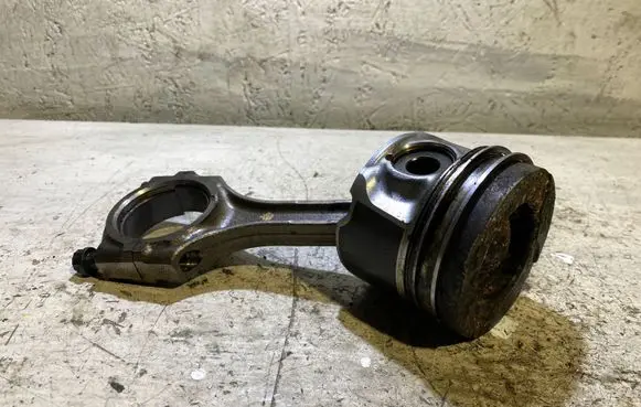 Toyota Corolla E140 E150 Piston with connecting rod