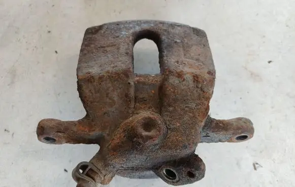 Suzuki Swift I Front brake caliper