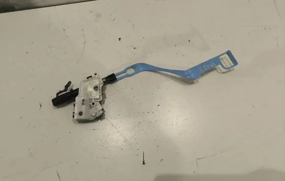 Lexus RX 450H Fuel tank cap lock 