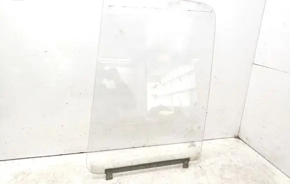 Ford Transit Front door window glass four-door 43R007023 M128 AS2