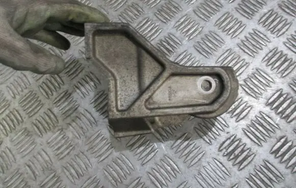 Mitsubishi ASX Engine mounting bracket
