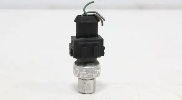 Volvo XC70 Air conditioning (A/C) pressure sensor 977929 978239