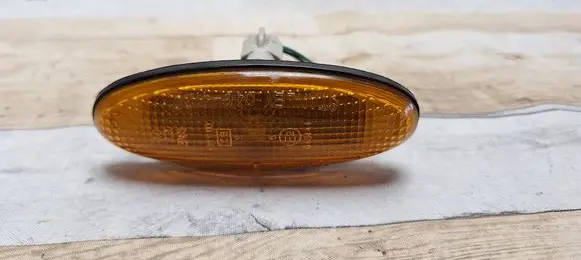Mazda Premacy Front fender indicator light E2013141