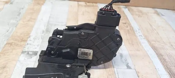 Ford C-MAX I Front door lock 6M2AR21812MC A048317