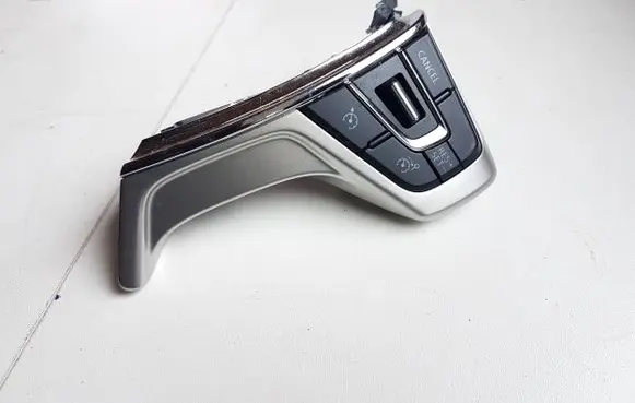 Steering wheel buttons/switches