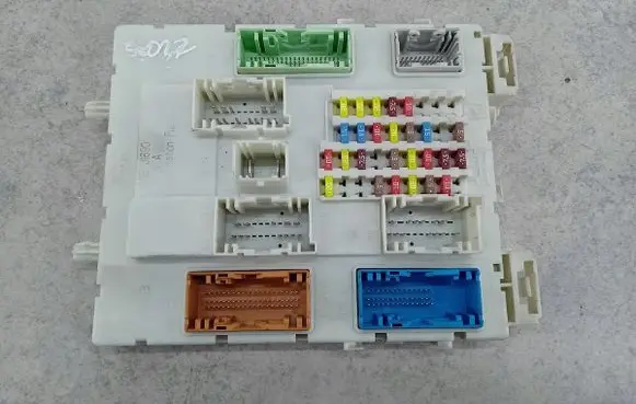 Ford C-MAX II Fuse box set DV6T14A073DH
