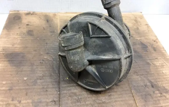 Volkswagen Golf IV Secondary air pump 06A959253B 06A131333C