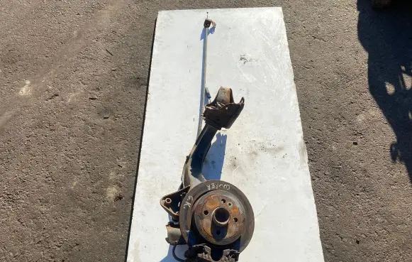 Rear wheel hub spindle/knuckle
