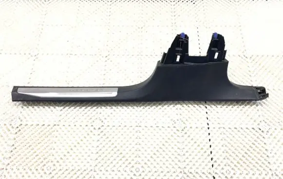 Peugeot 3008 II Front sill (body part) 