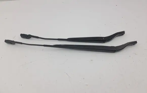 Peugeot 2008 II Windshield/front glass wiper blade 9822931780 9822931980