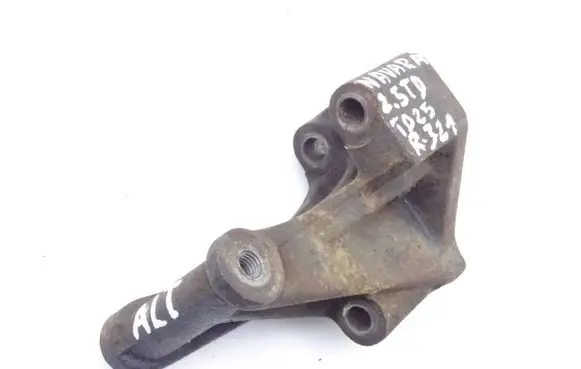 Nissan Navara D22 Generator/alternator bracket MD1023