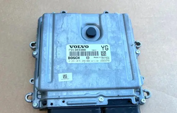 Volvo S60 Engine control unit/module P31303388 31303388 0281015286