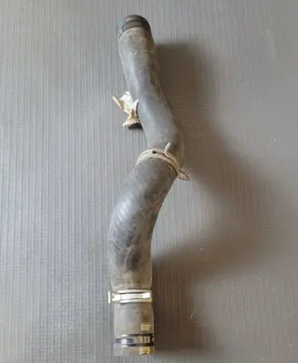 Engine coolant pipe/hose
