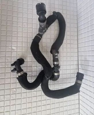 Coolant pipe/hose