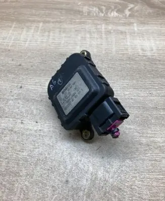 Audi A6 S6 C5 4B Air flap motor/actuator 4B1820511B 0132801135