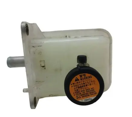 Mitsubishi i-MiEV Brake fluid reservoir 