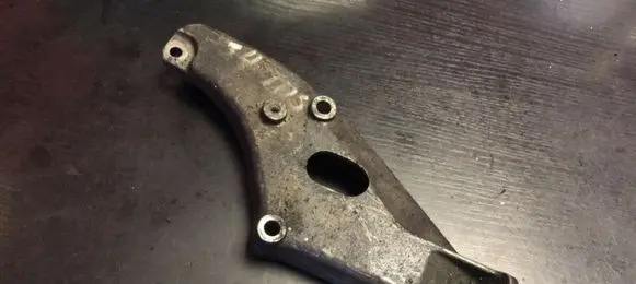 BMW 5 E34 Engine mounting bracket 1139424