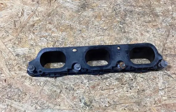 Mercedes-Benz C W205 other engine part A2760900600