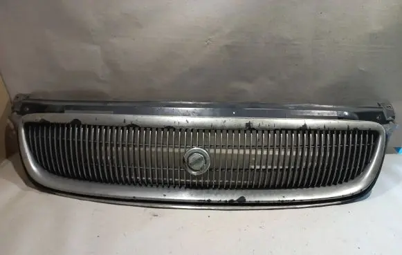 Chrysler Grand Voyager III Front bumper upper radiator grill 04676686