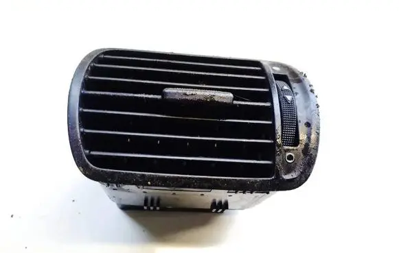 Seat Toledo II (1M) Dash center air vent grill 8l0820901