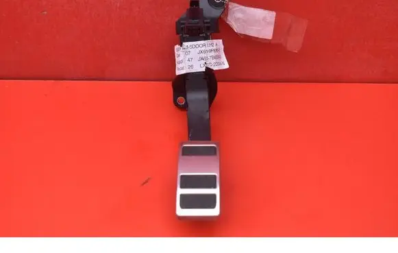 Ford Focus Accelerator throttle pedal JX619F836EC