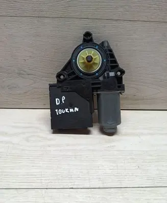 Volkswagen Touran II Front door window regulator motor 5K0959792A 05075722 72208071420369