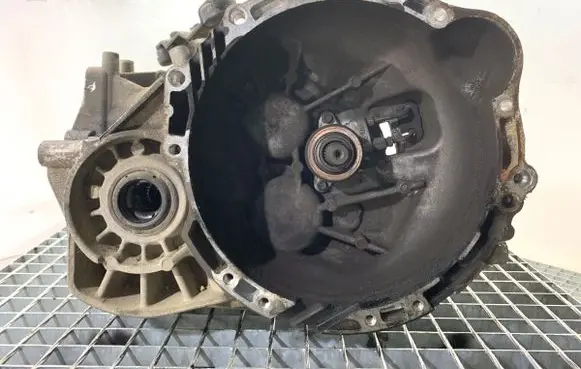 Hyundai Tucson JM Manual 5 speed gearbox S615JE
