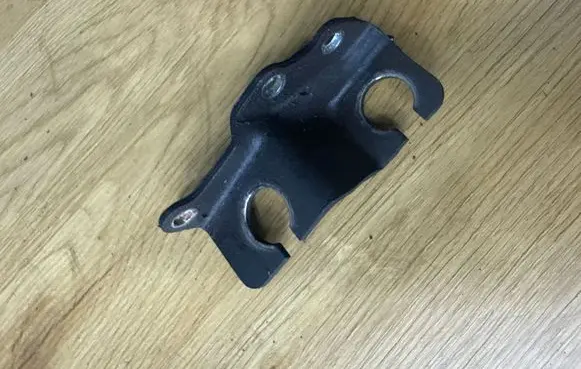 Toyota Avensis T250 Gear shift cable bracket