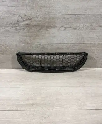 BMW 3 E90 E91 Front bumper lower grill 7897759