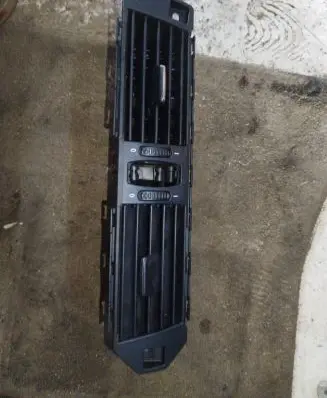 BMW 5 E60 E61 Dash center air vent grill 6910734 7009275