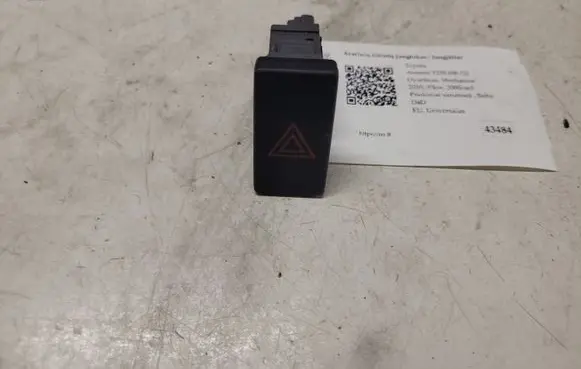 Toyota Avensis T270 Hazard light switch 1A98