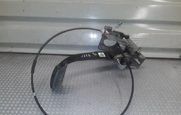 Hyundai Santa Fe Brake pedal 