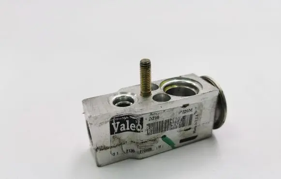 Mercedes-Benz ML W164 Air conditioning (A/C) expansion valve A1645450216 F668843RC