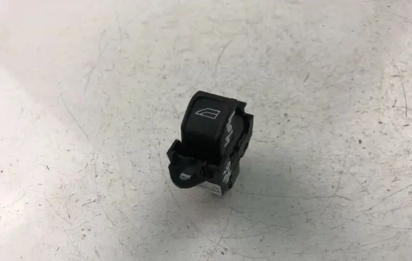 Volvo V70 Electric window control switch 30773273