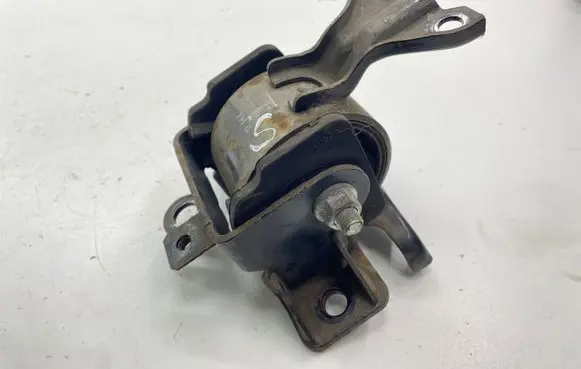 Citroen C-Crosser Gearbox mount MN184344
