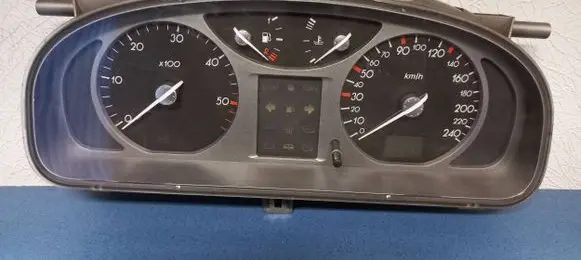 Renault Laguna II Speedometer (instrument cluster) 8200218878 7N0RG913 501018630077