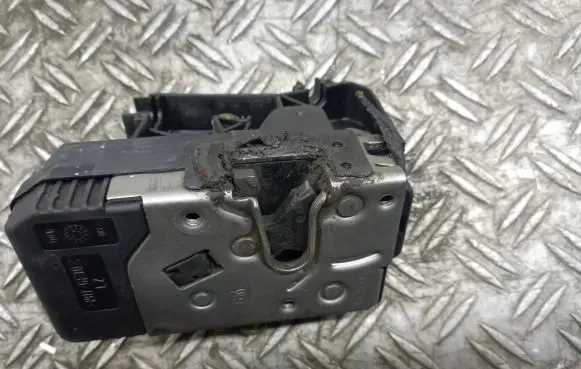 Opel Combo C Front door lock 24434884