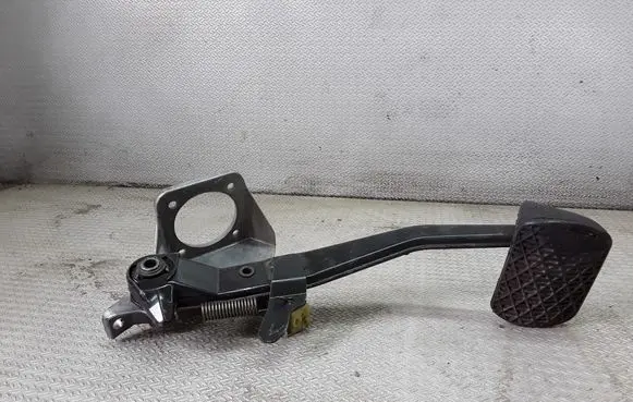 Mercedes-Benz E W210 Brake pedal A2022901619