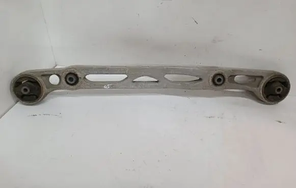 Peugeot iOn Engine mount bracket