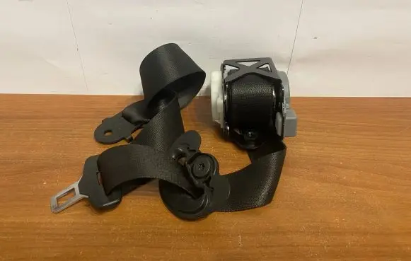 BMW X5 E70 Front seatbelt 716104209 B548