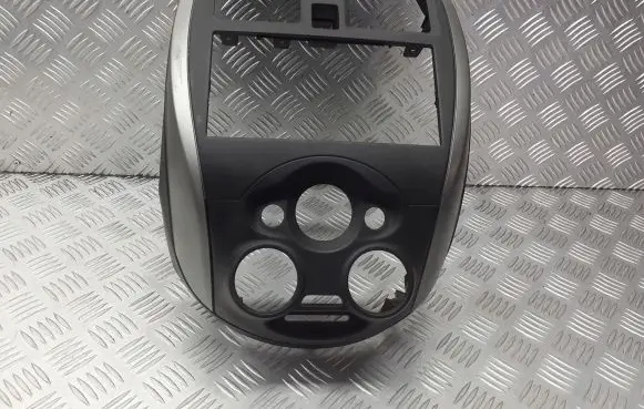 Nissan Micra Radio/GPS head unit trim 68260-3HN0A
