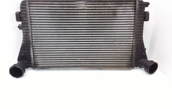 Seat Leon (1P) Intercooler radiator 1K0145803A