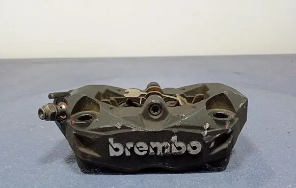 BMW 5 F10 F11 Front brake caliper 20B691