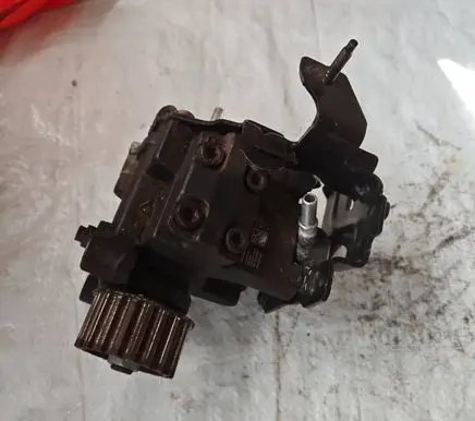 Renault Kadjar Fuel injection high pressure pump 167003669R A2C53351931 5WS40844