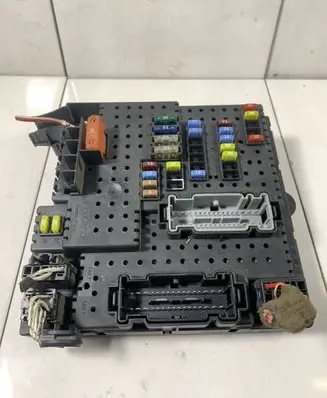 Volvo XC90 Fuse module 30728512