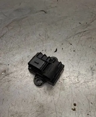 Glow plug pre-heat relay