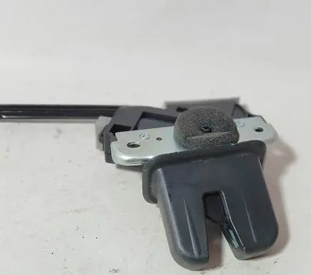 Volkswagen Jetta V Tailgate lock latch 1k5827531