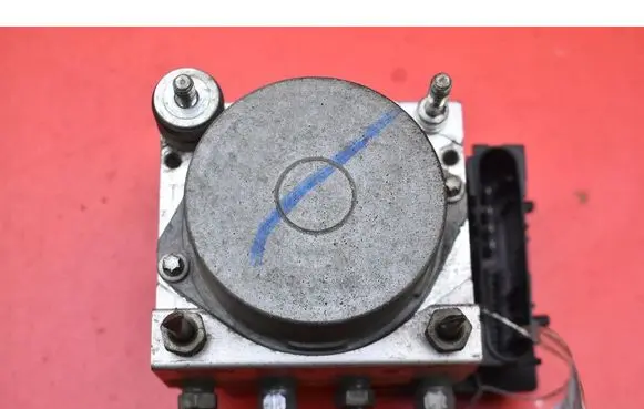 Nissan Note (E11) ABS Pump 476609U100